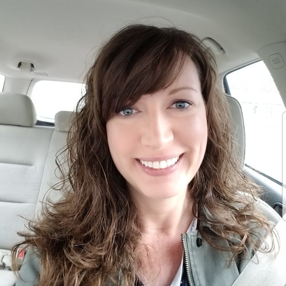 Meet your Posher, Faye! - Picture 2 of 2